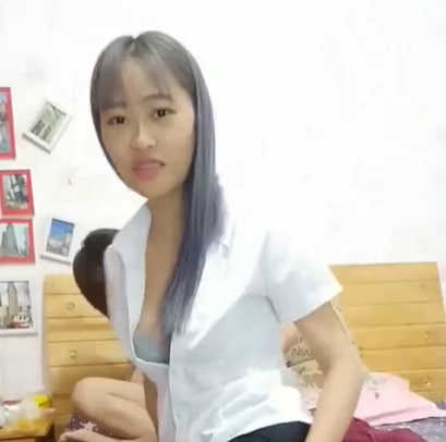 美女主播与屌丝男爱爱,淫叫 爸爸用力点