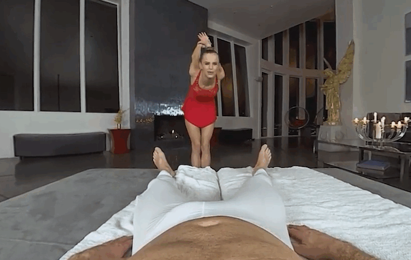 灵活的 Jillian Janson 将在您面前张开她多汁的阴部