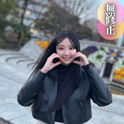一个淫秽的美丽男人自然而然地享受70％的折扣